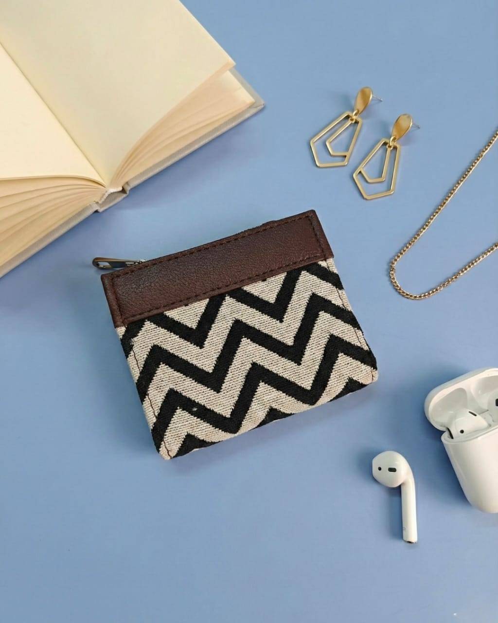 Black and Grey Jacquard Unisex Wallet | Jacquard Unisex Wallet With stylish zipper Self thread woven fabric  Leather finishing(Vegan Leather) High grade Rug material Video provided ☝🏼 Perfect for a gift  Size 4.5 x 4 inches.